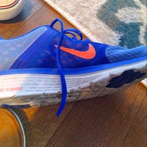 Nike Women's tennis shoes size 7.5